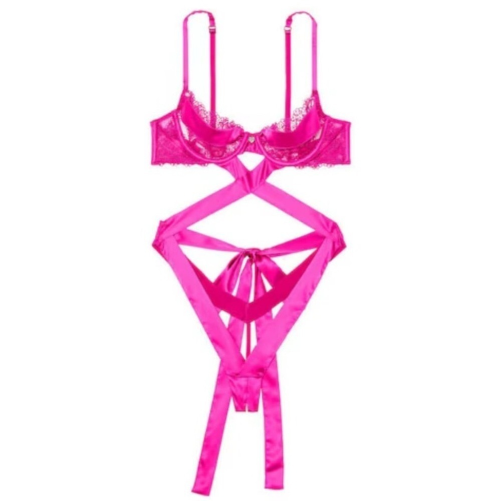 New! Victoria’s Secret Heart Embroidered Lace Crotchless Bodysuit 4374